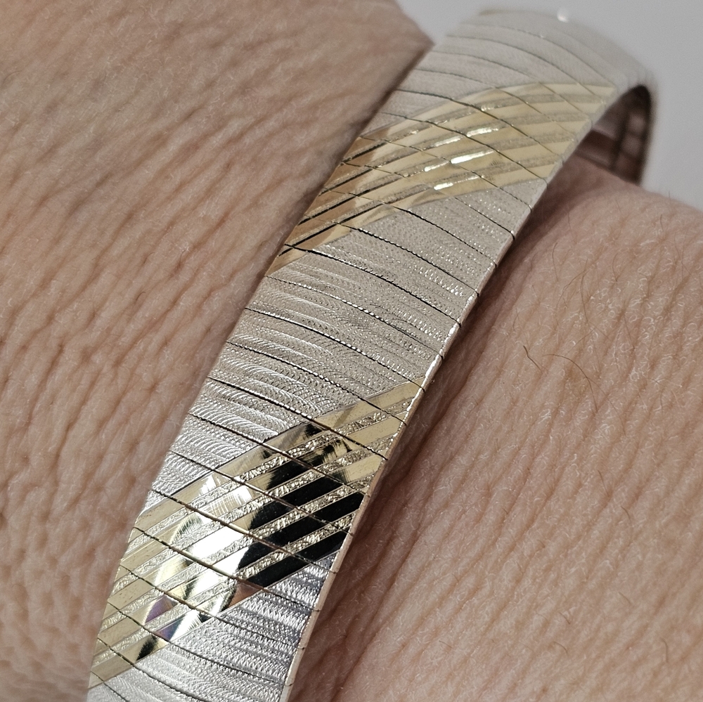 Vintage Italian Textured Sterling Silver & Yellow Gold Bracelet. - Picture 4 of 4